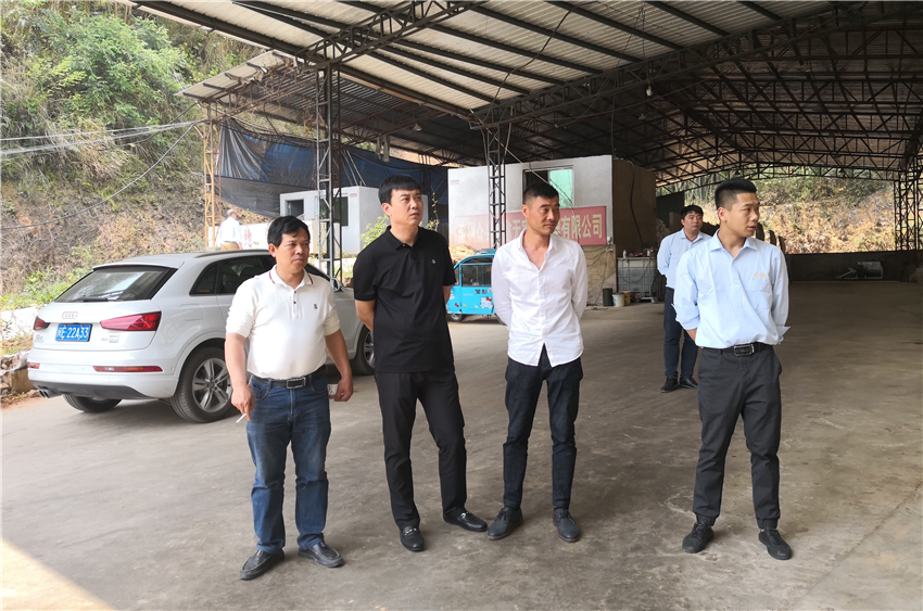 2018年4月，吉林省辽源市龙山区副区长钟亚辉（左二）一行到漳州众兴畜禽无害化处理中心调研